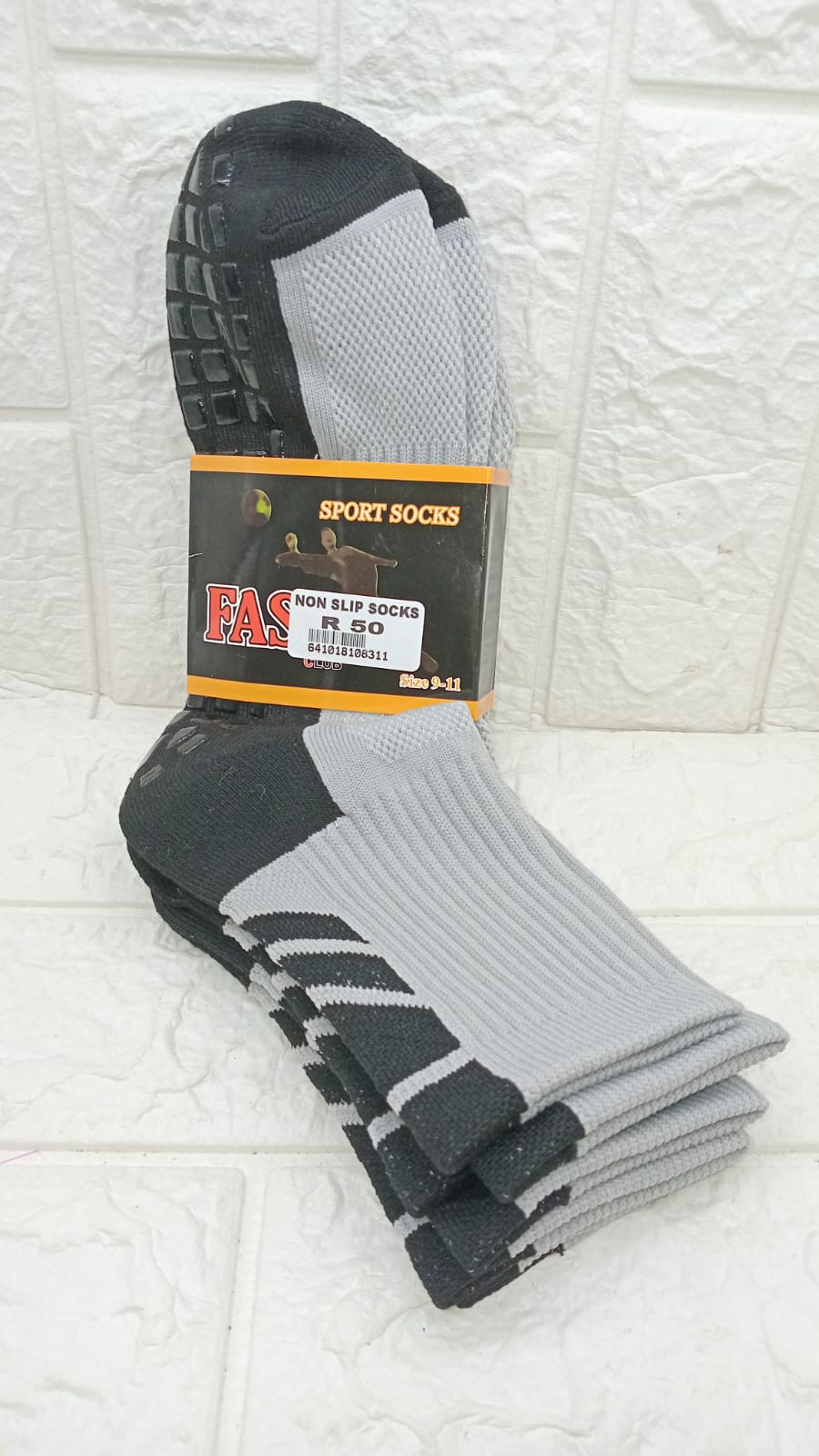 NON SLIP/GRIP SOCKS