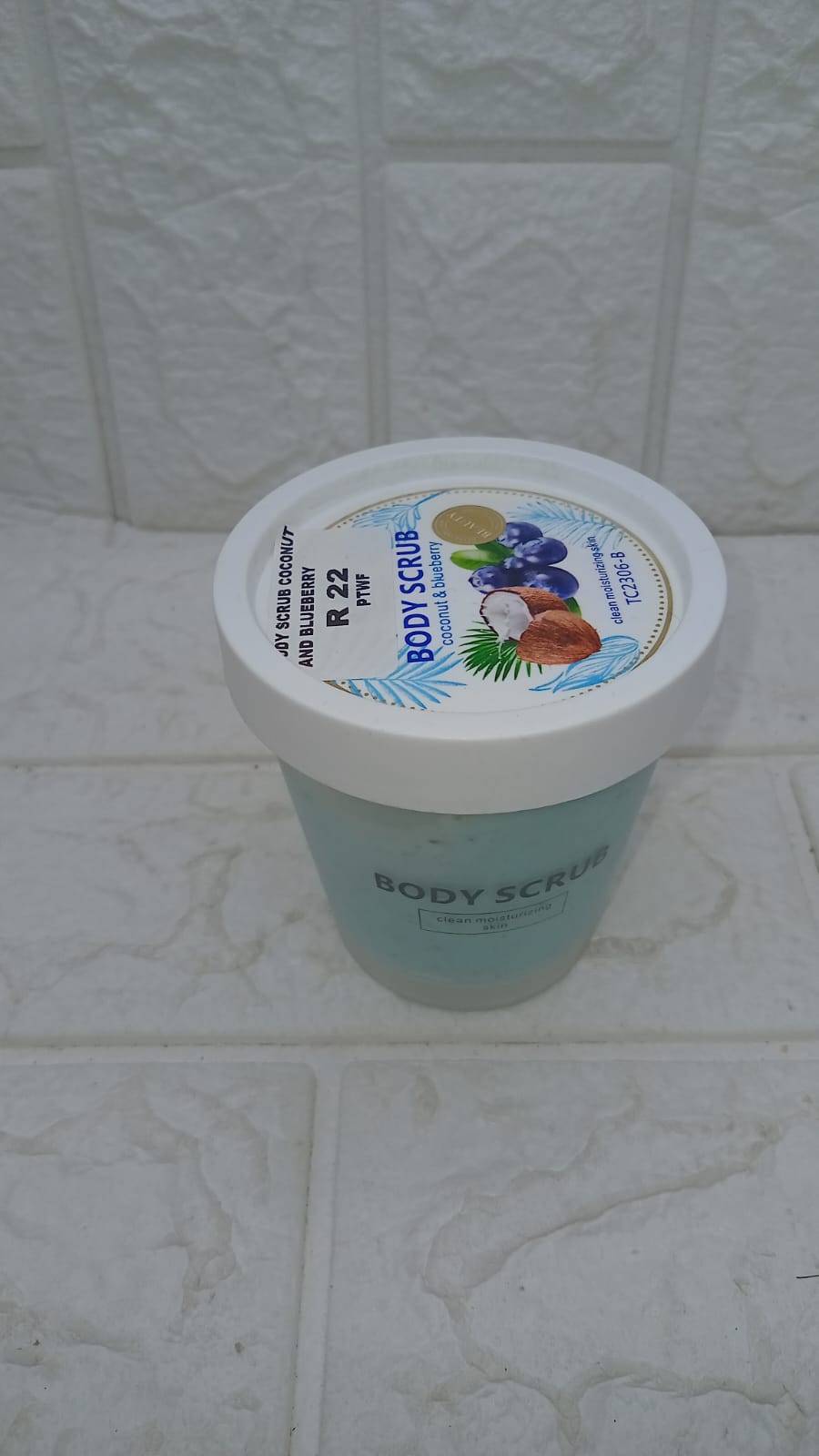 BLUEBERRY AND COCONUT BODY SCRUB