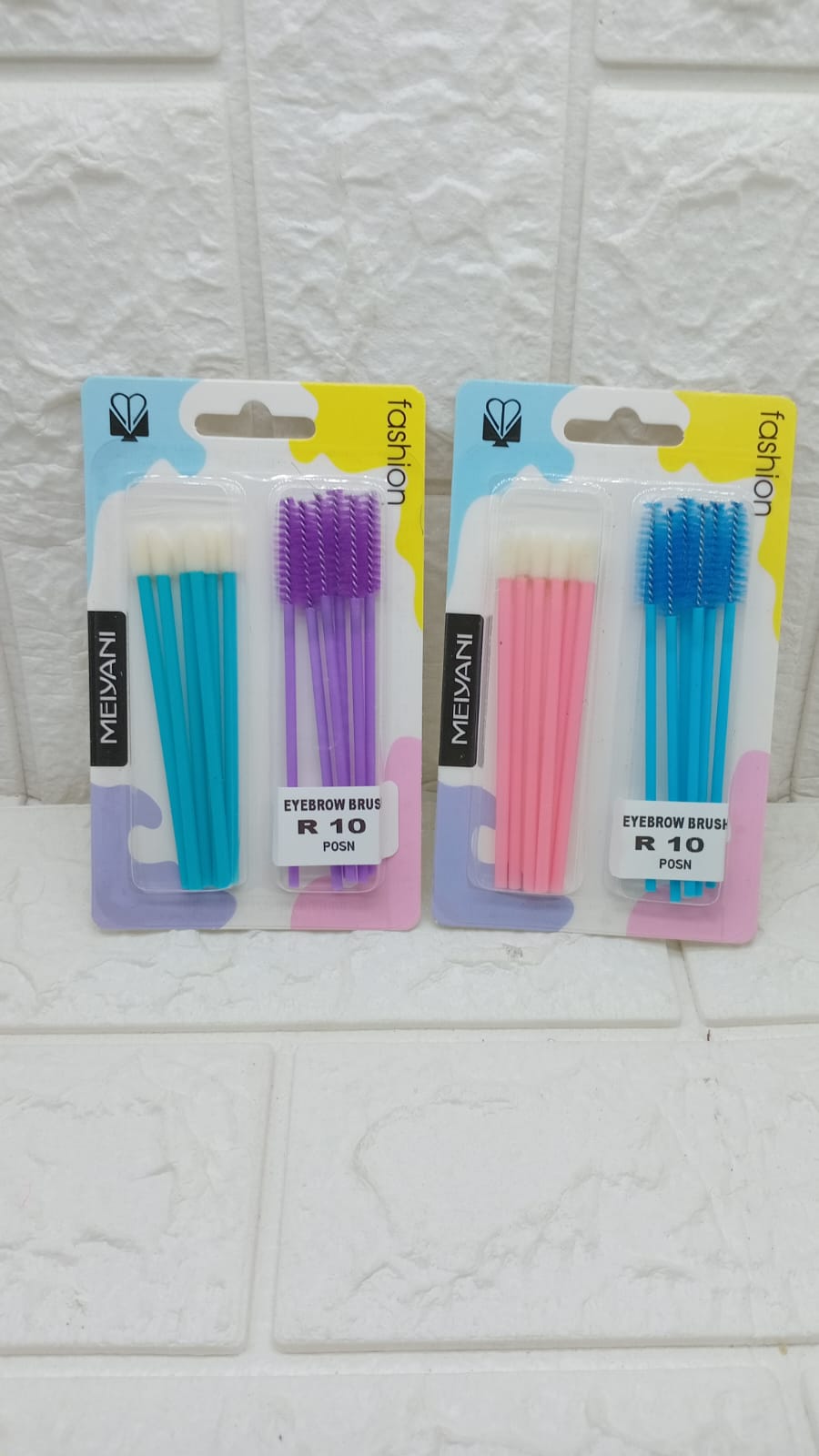 EYEBROW BRUSH