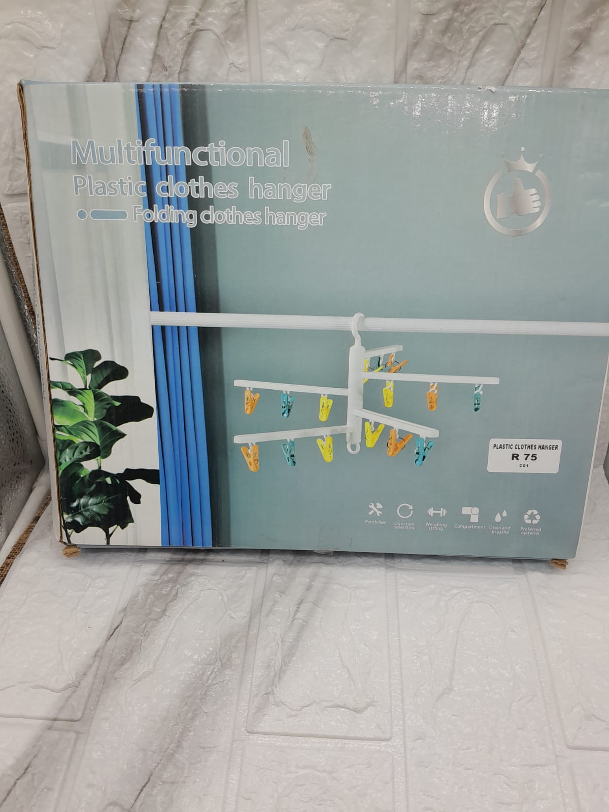 PLASTIC CLOTHES HANGER