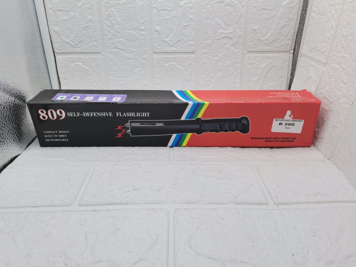 809 SELF-DEFENSIVE FLASHLIGHT