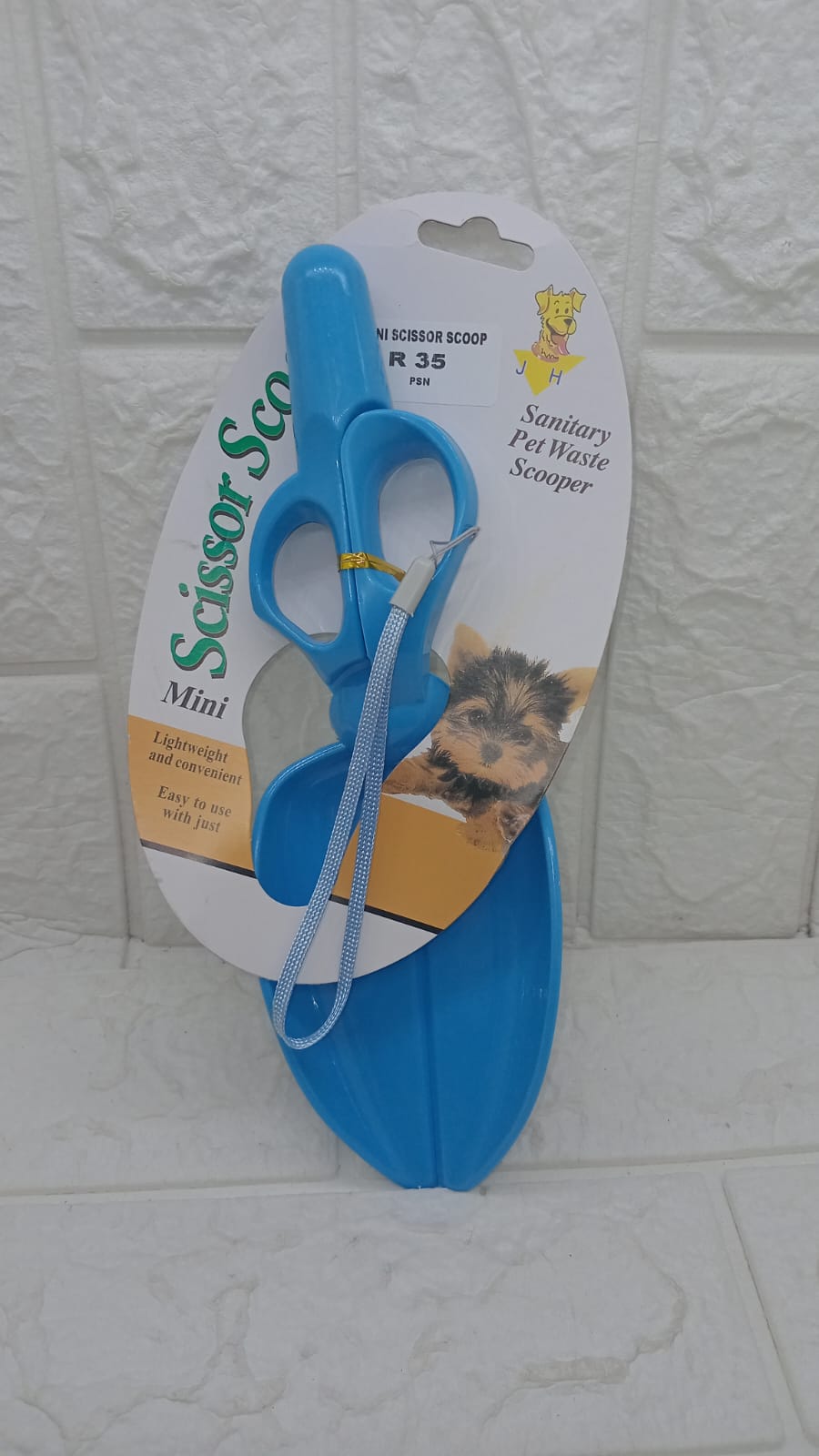 SCISSORS SCOOP
