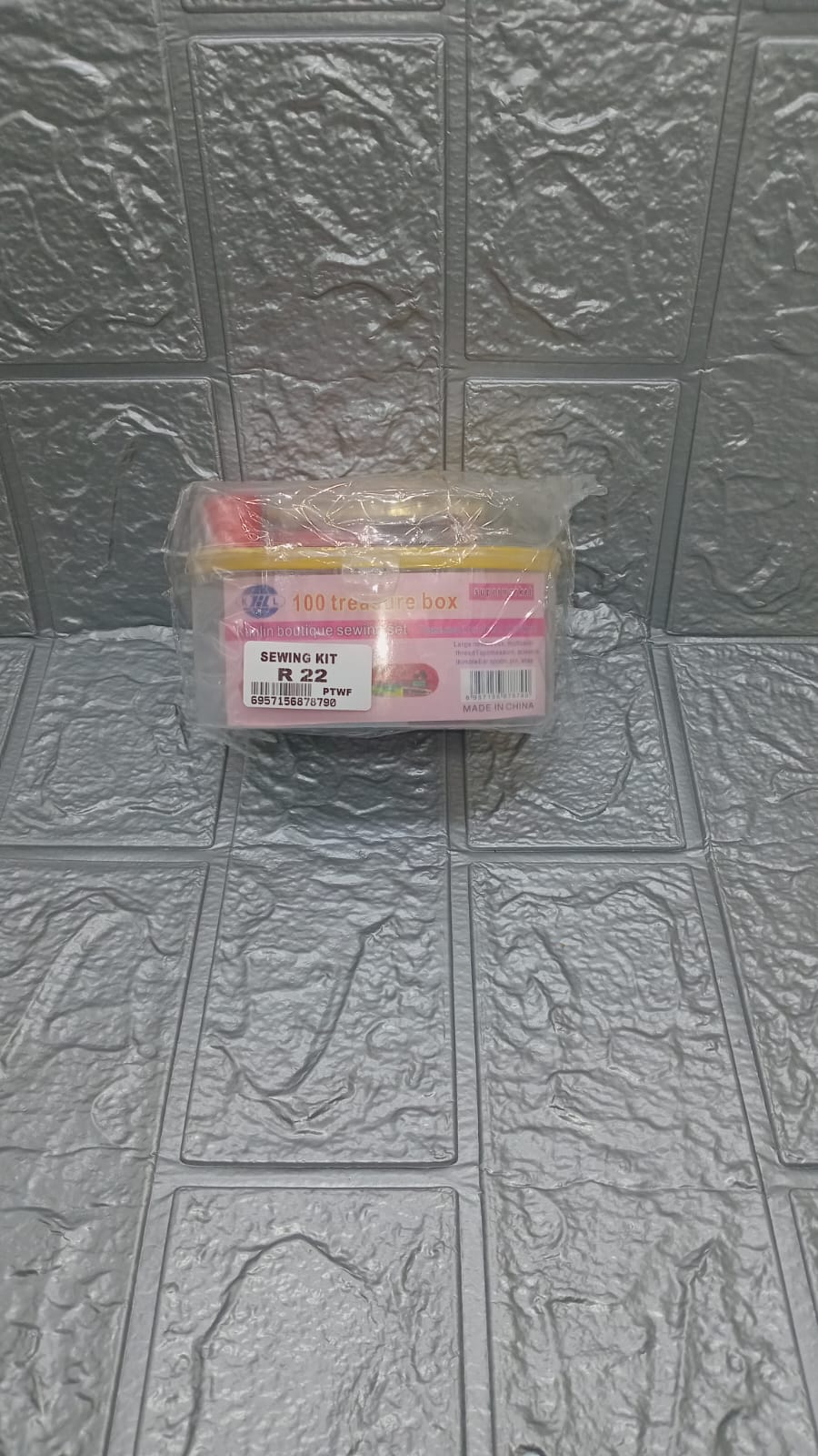 SEWING KIT