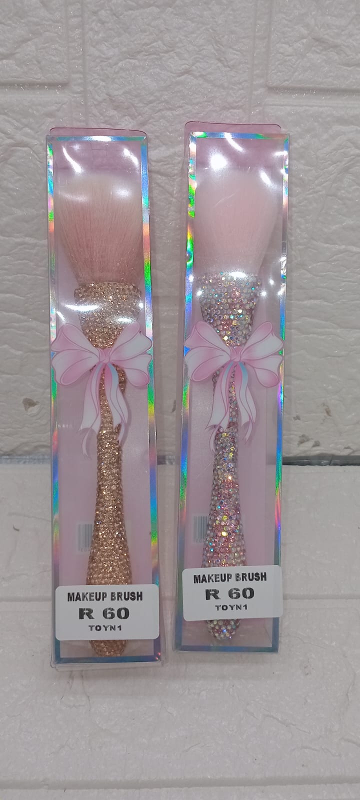 MAKE-UP BRUSH
