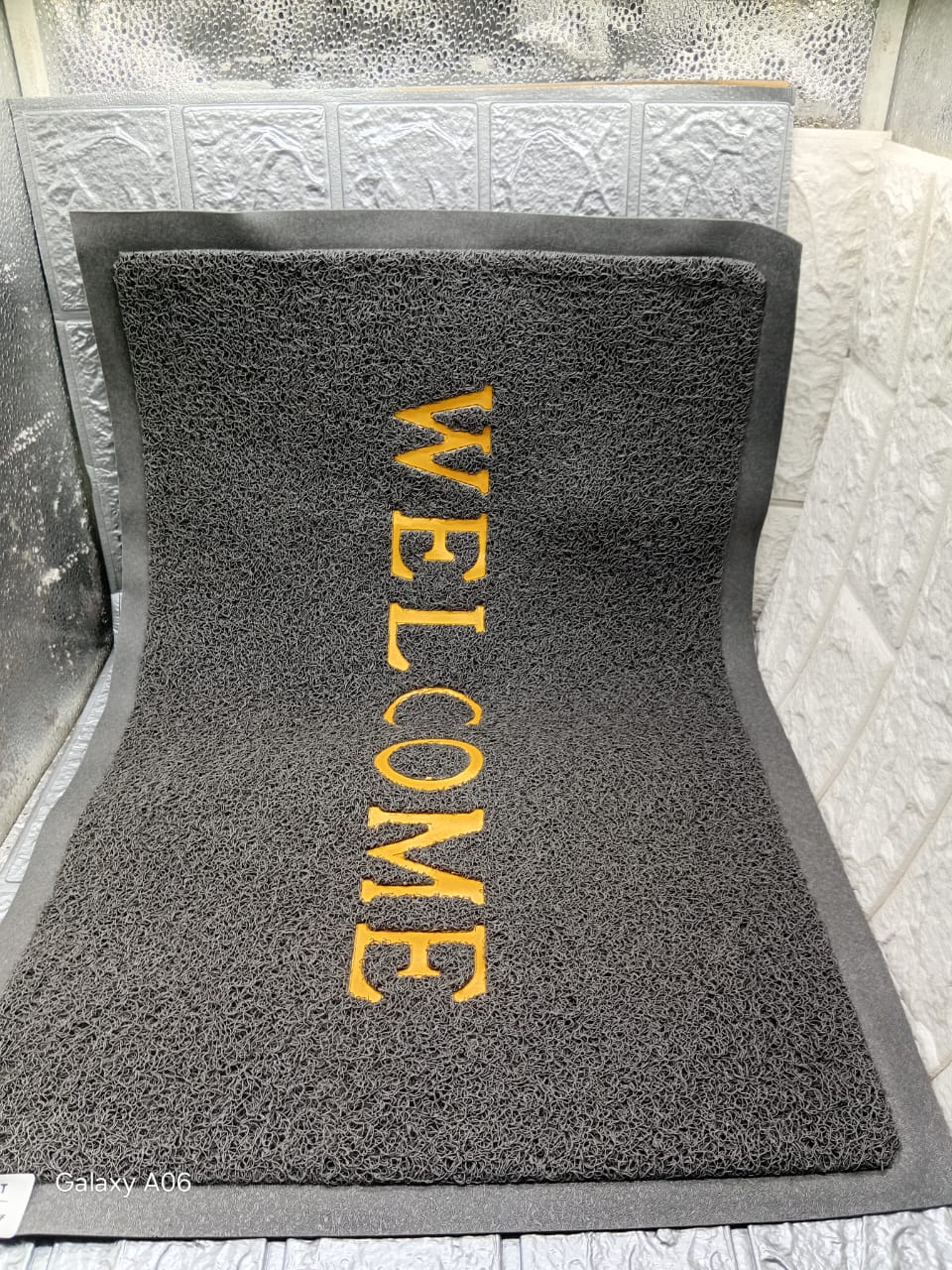 FLOOR MAT
