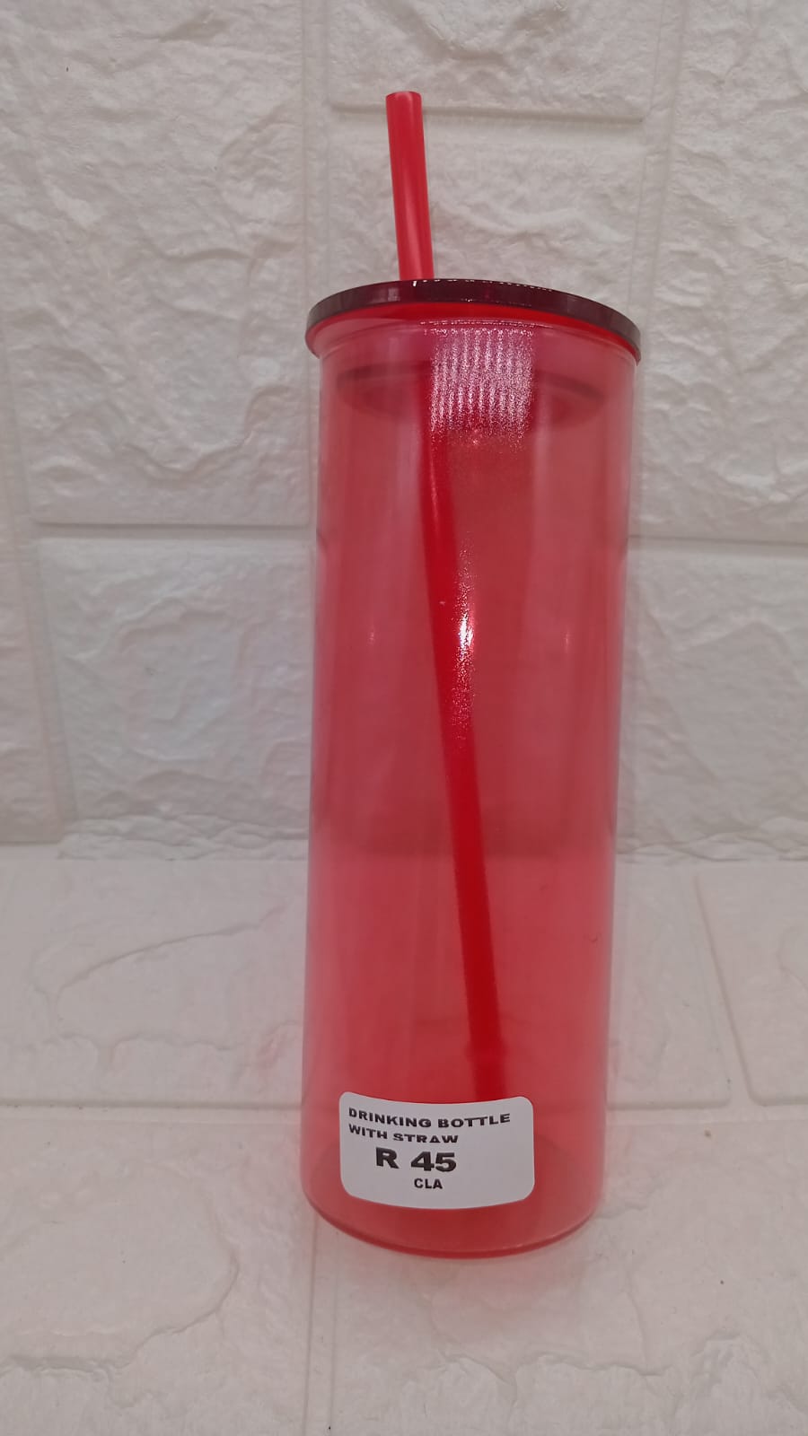 DRINKING MUGS WITH STRAW