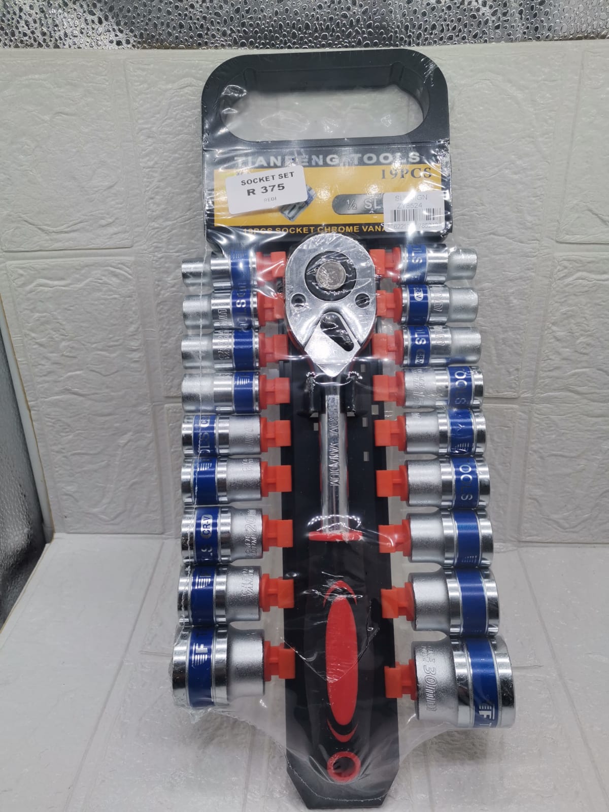 19 PIECE SOCKET SET