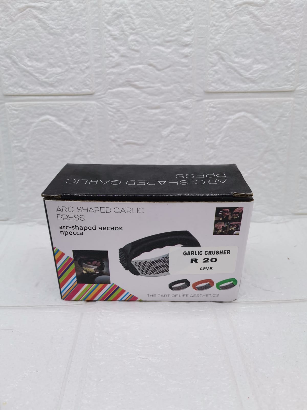 ARC SHAPED GARLIC PRESS