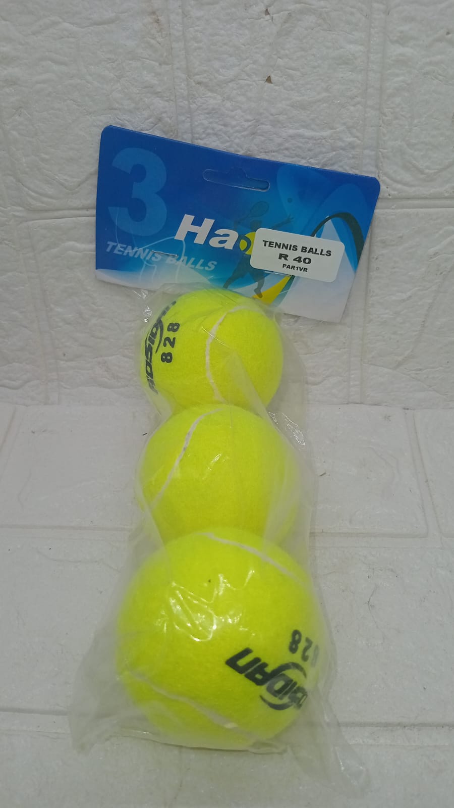 TENNIS BALLS