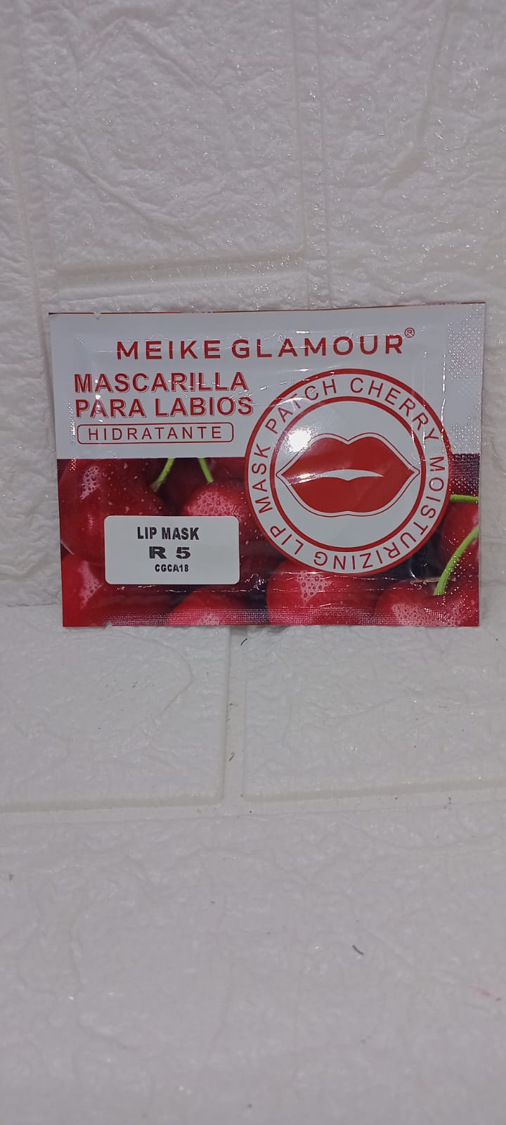 LIP MASK