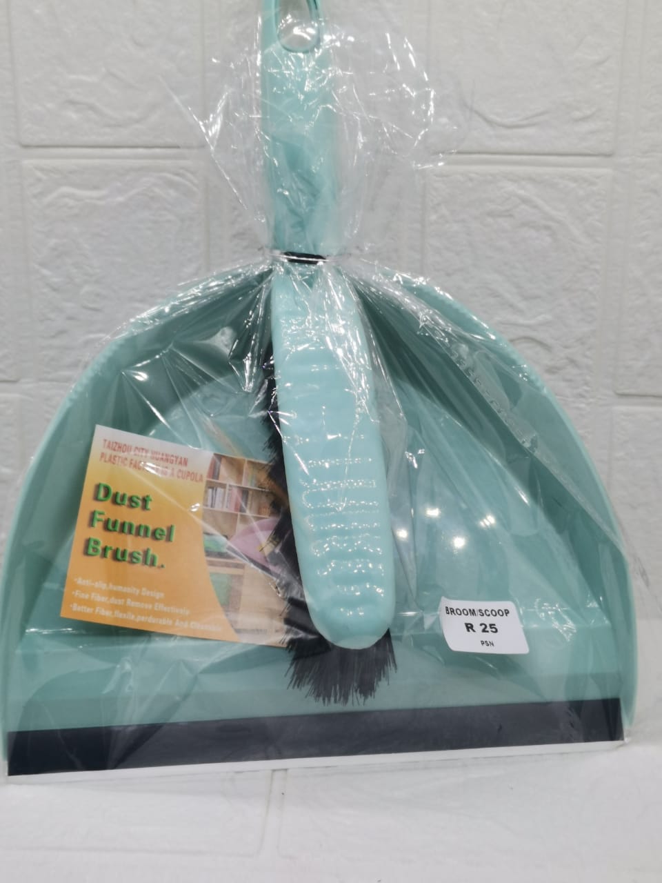 BROOM AND SCOOP SET