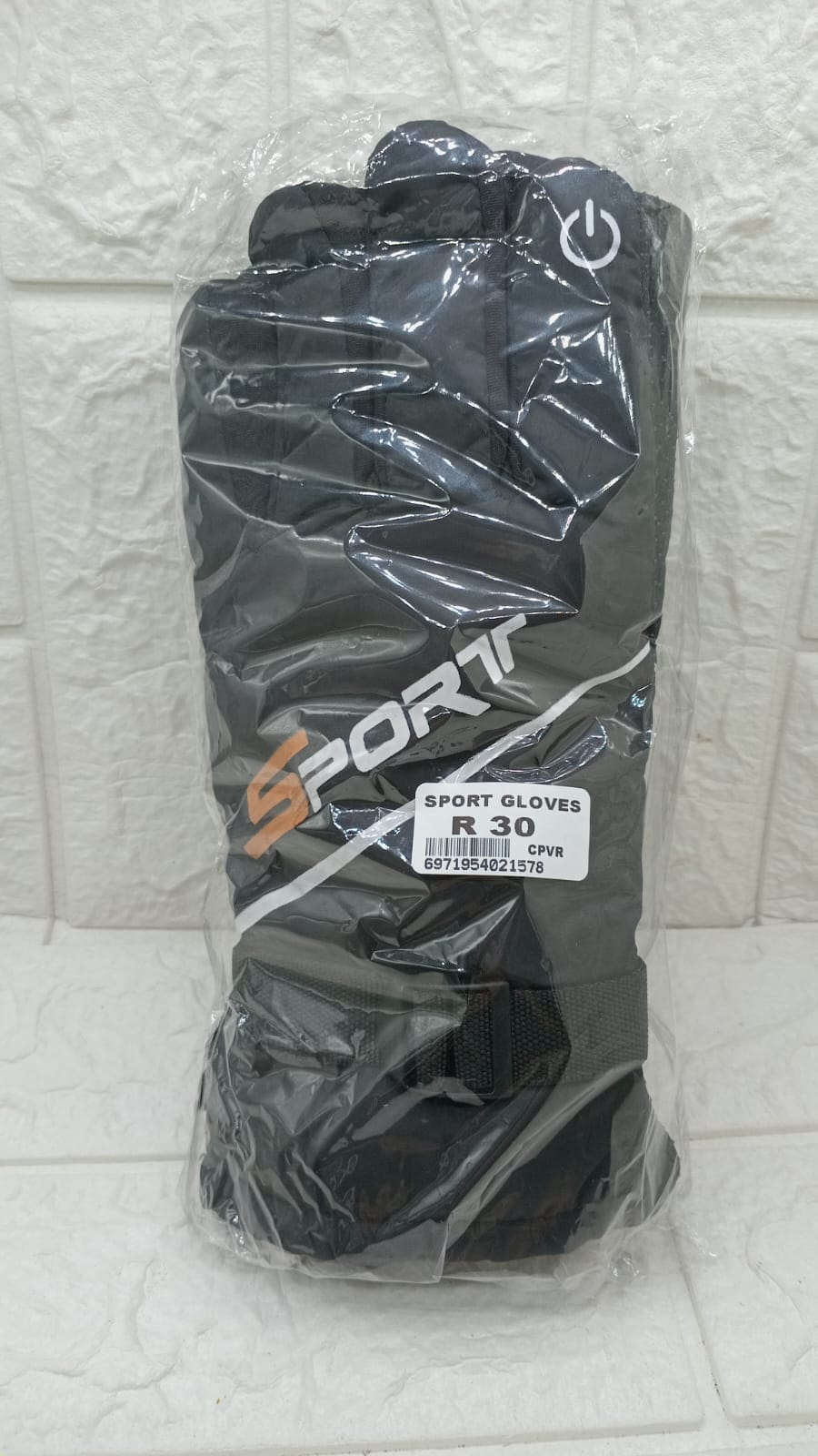 SPORTS GLOVES