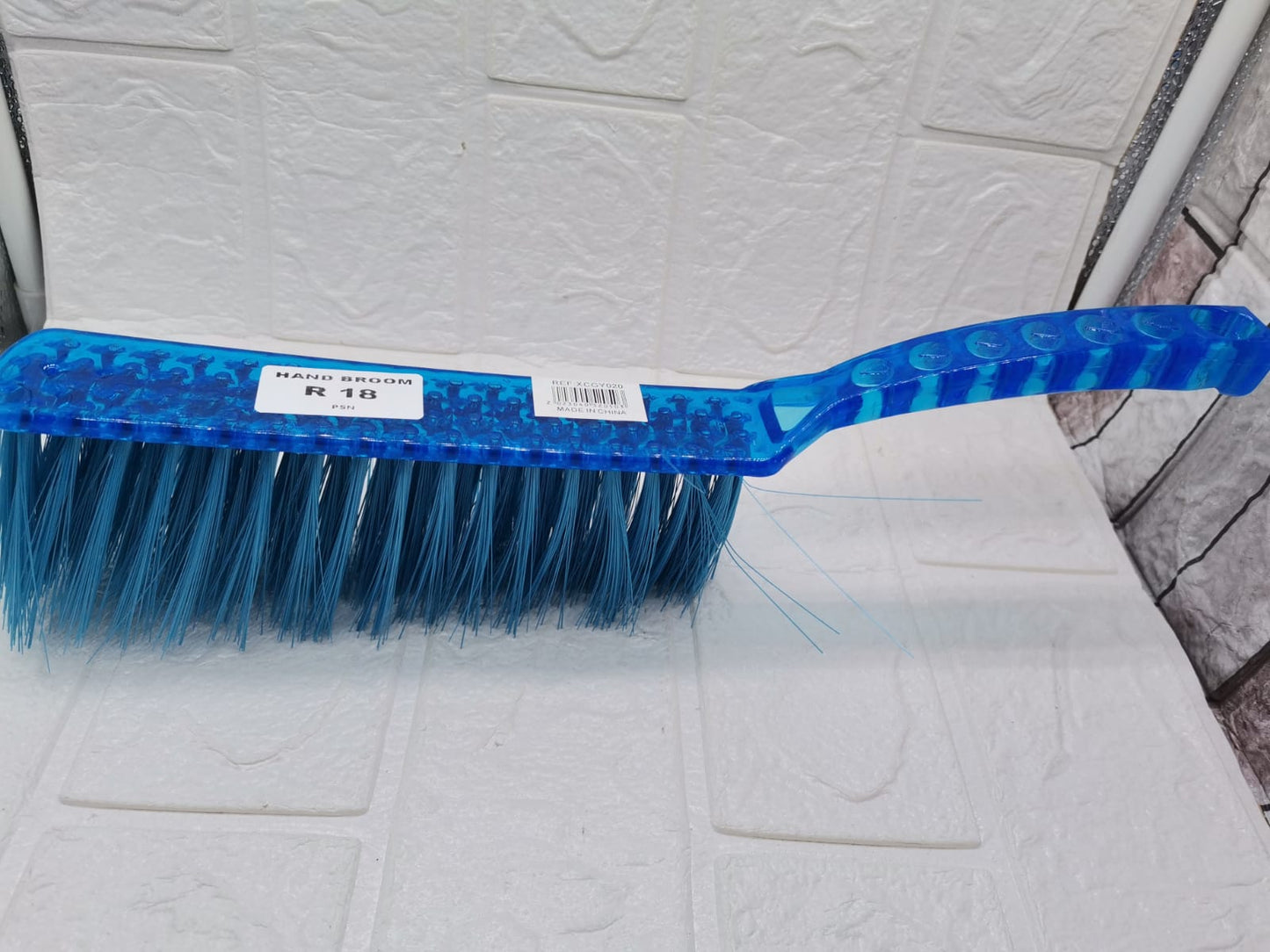 HAND HELD BROOM BLUE 32 CM