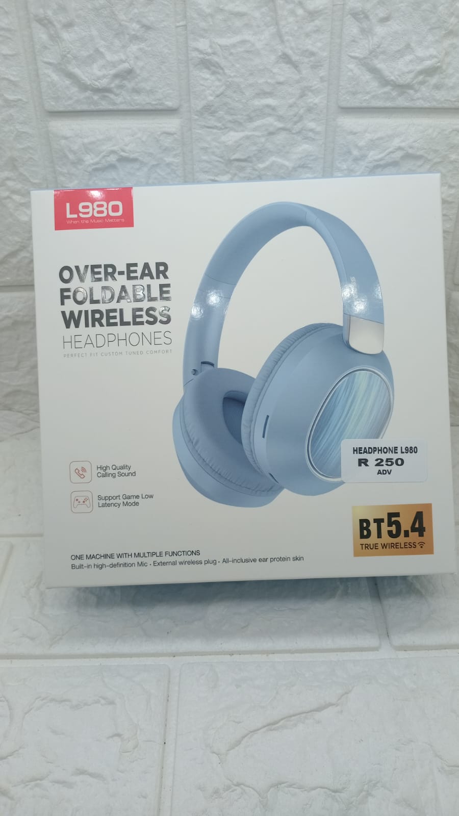 OVER EAR FOLDABLE WIRELESS HEADPHONES