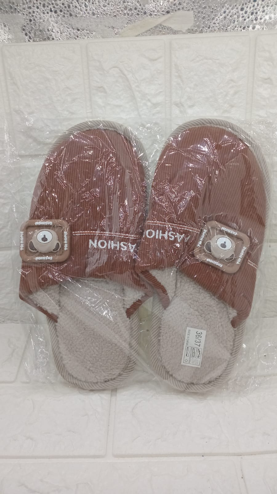 LADIES SLIPPERS