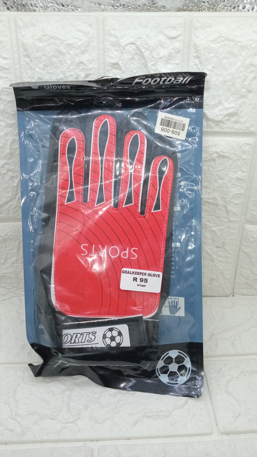 GOALKEEPER GLOVES