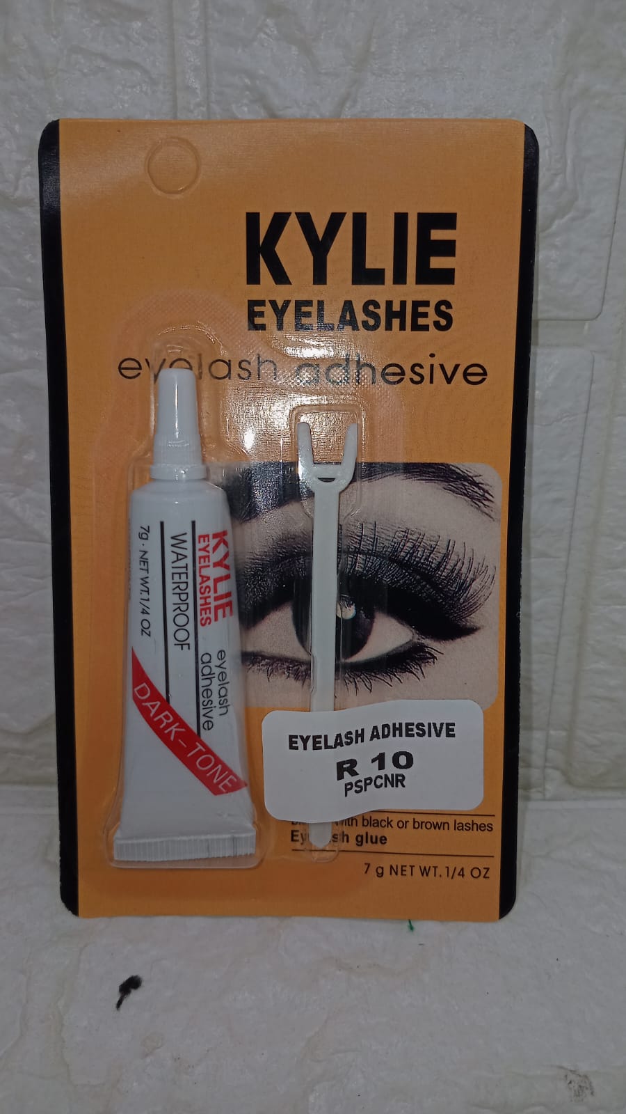 KYLIE ADHESIVE EYELASHES