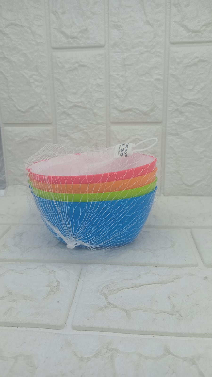 PLASTIC BOWLS SET
