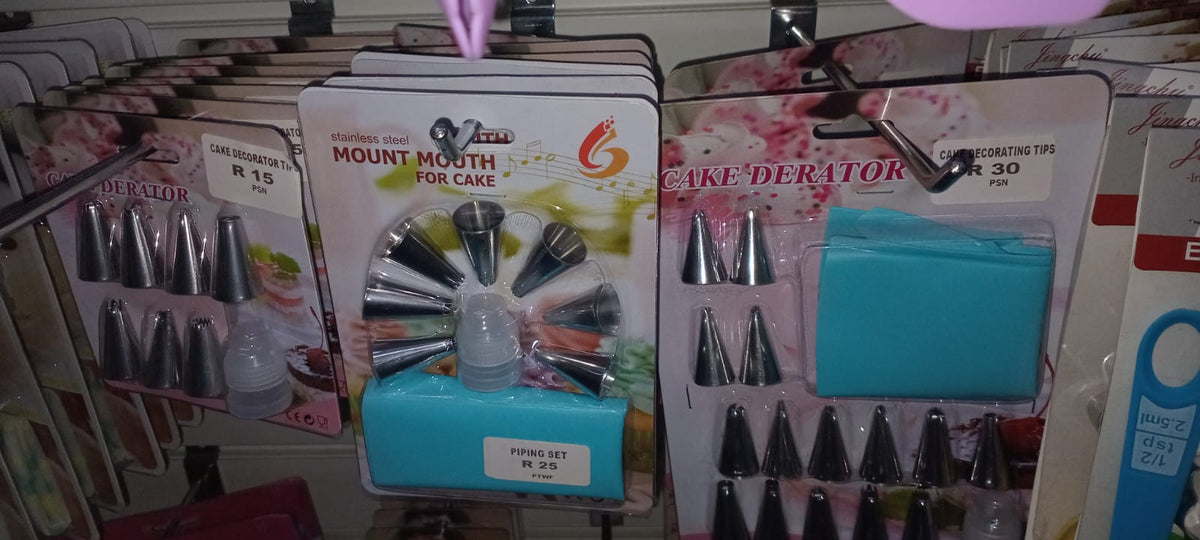 CAKE DECORATING TIPS / PIPING SET