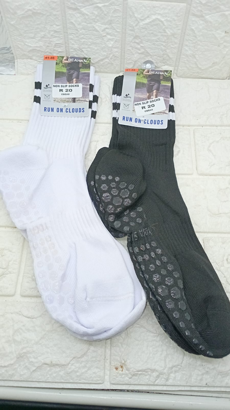 NON SLIP SOCKS