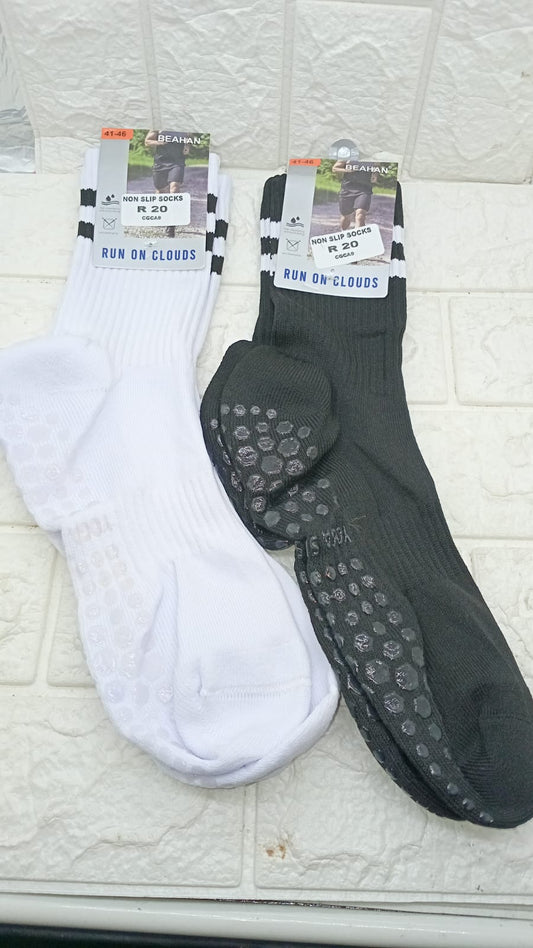 NON SLIP SOCKS