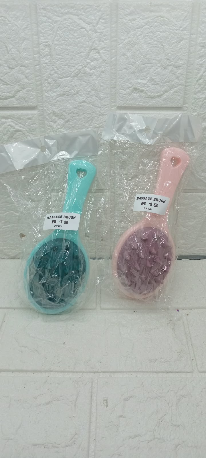 MASSAGE BRUSH