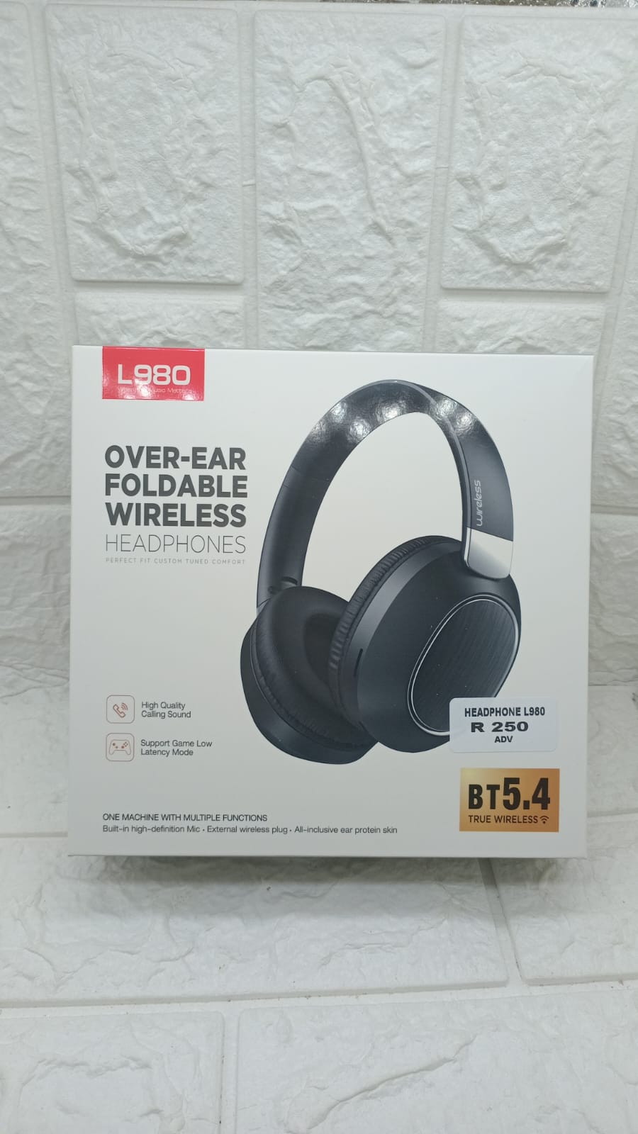 OVER-EAR FOLDABLE WIRELESS HEADPHONES