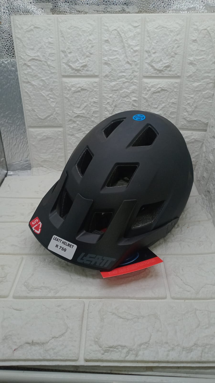 LEATT HELMET