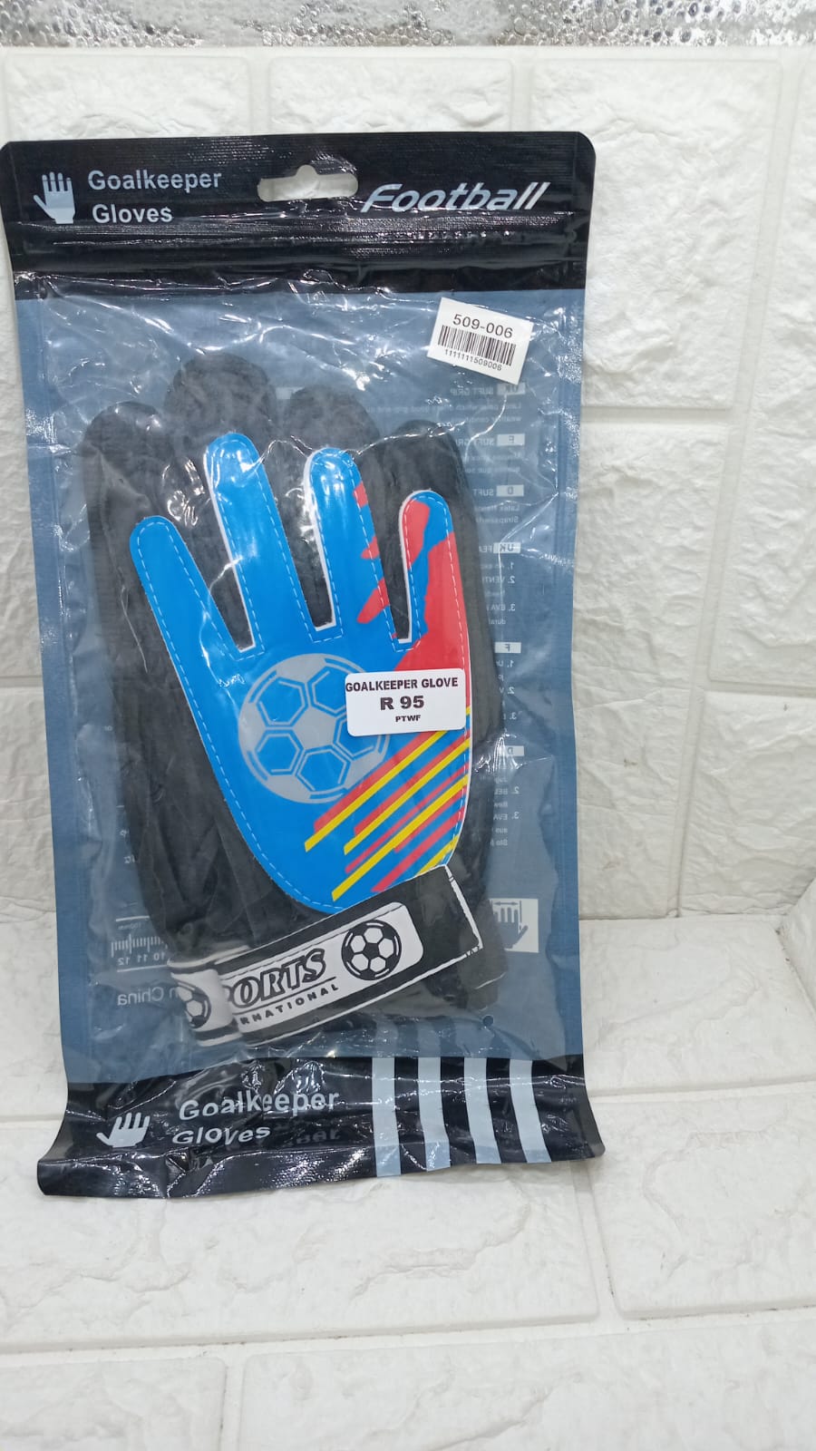 GOALKEEPER GLOVES