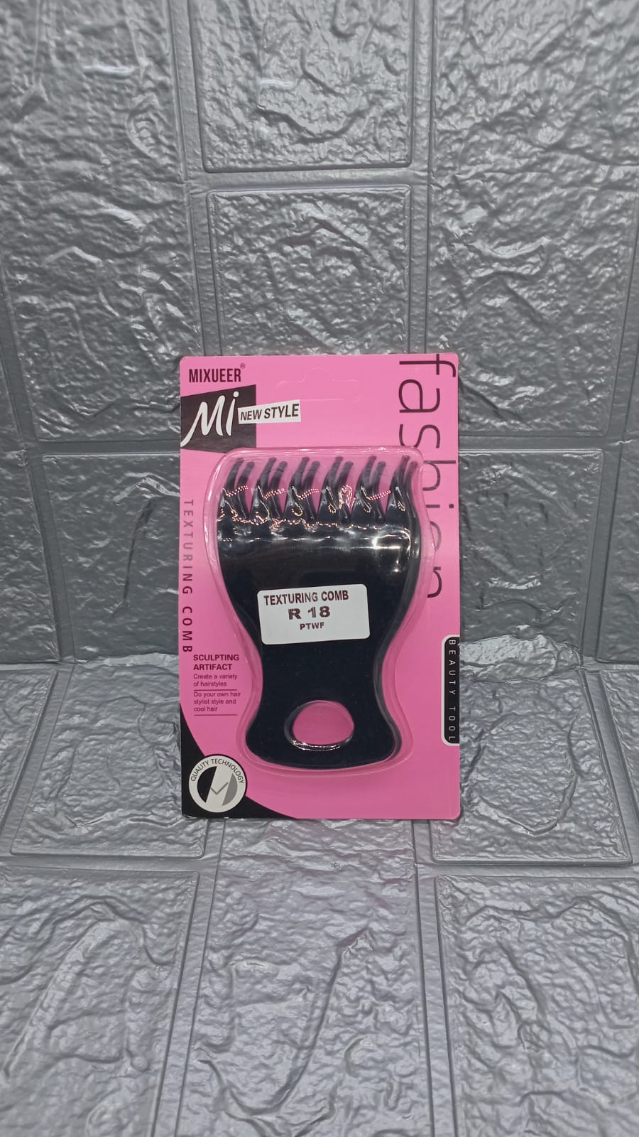 TEXTURING COMB