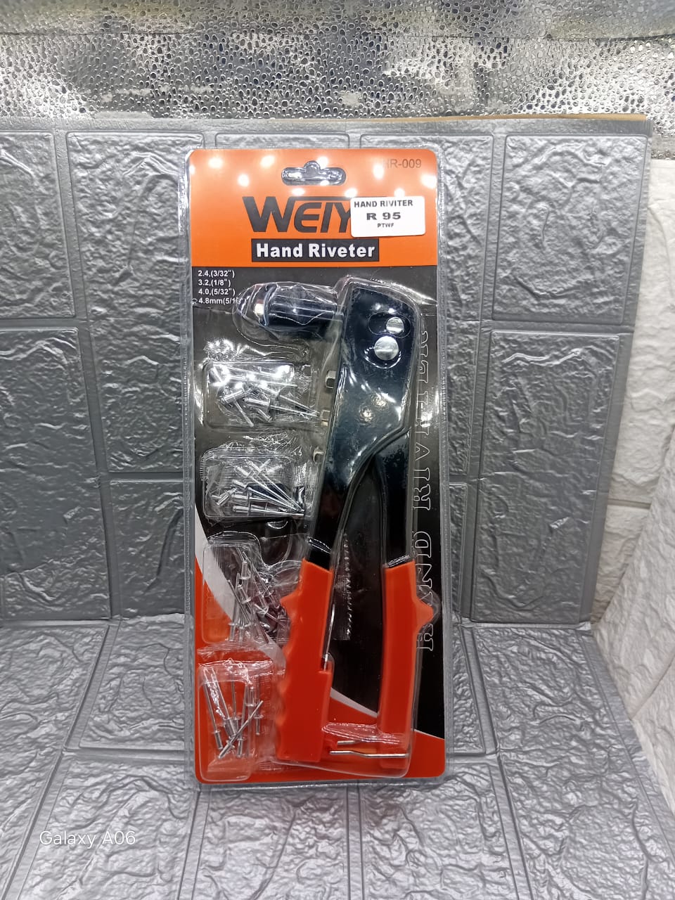 HAND RIVETER